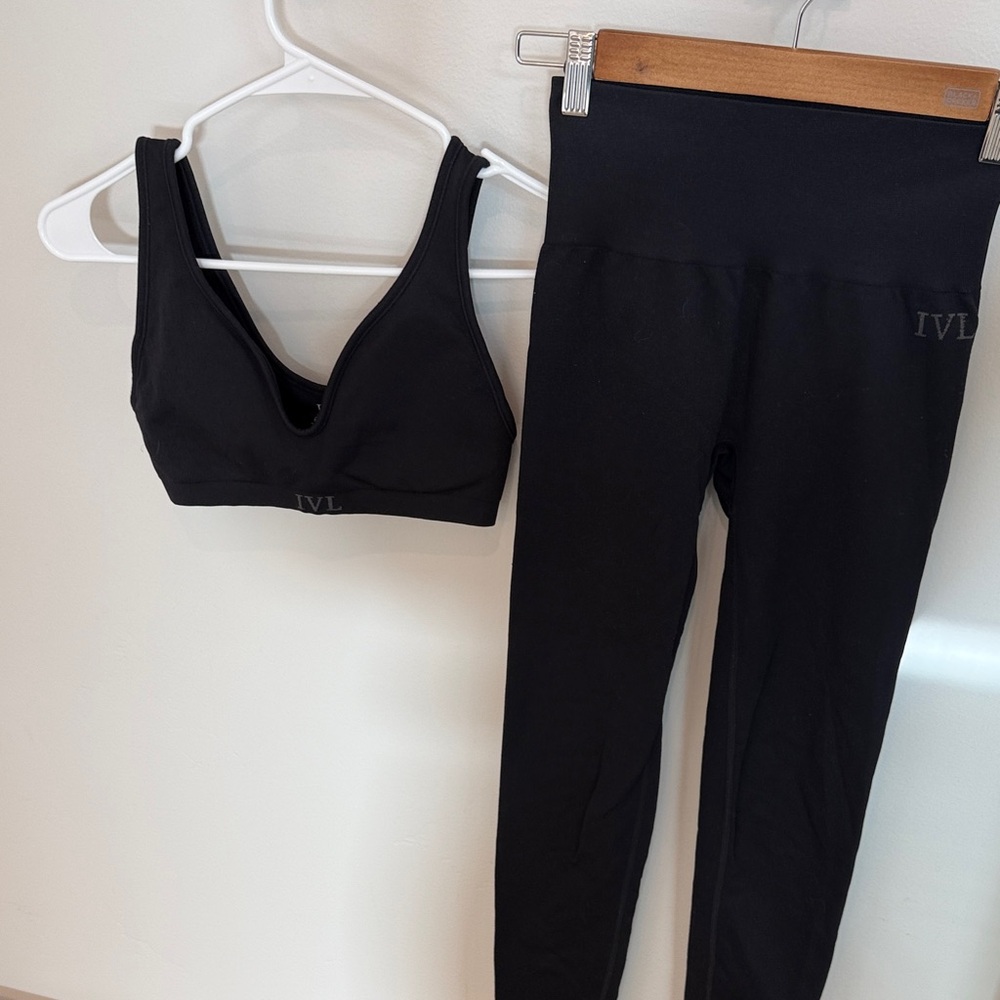 IVL Black Sports Bra and Leggings Set